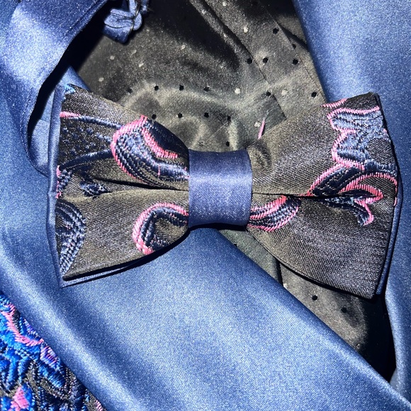 Worn once , like brand new no rips or scratches - Picture 3 of 4